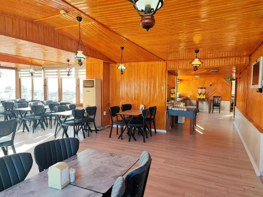 لابی Grand Liza Hotel